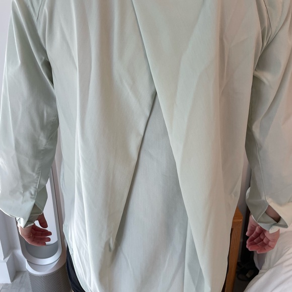 Lululemon stretch Oxford shirt in mint color - Picture 3 of 5